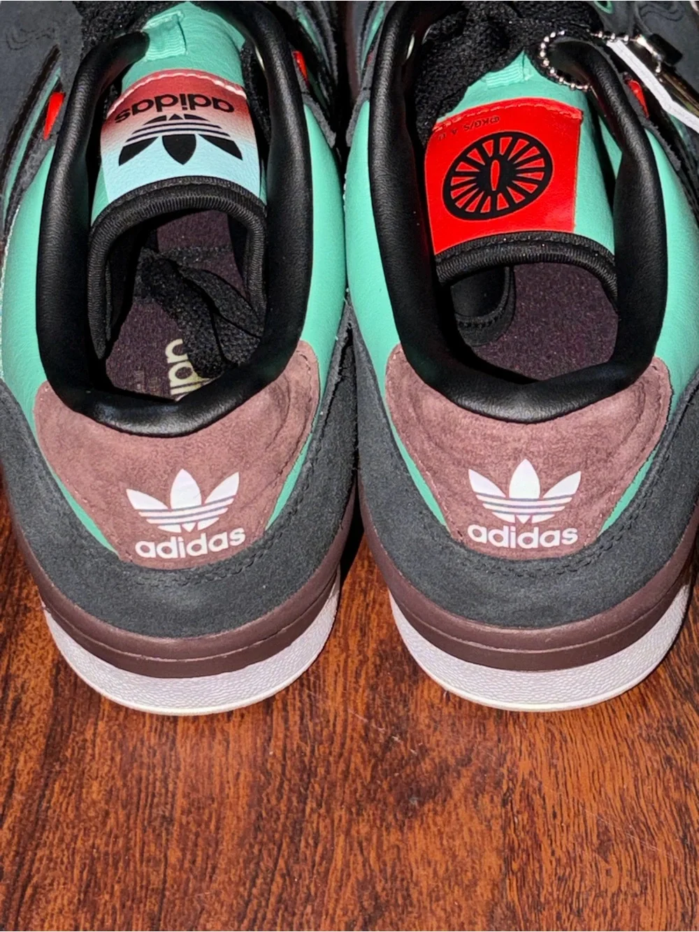 Adidas size 10 Rivalry low basketball shoes